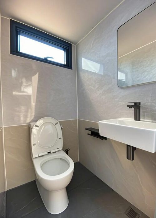 Portable toilet internal feature 2